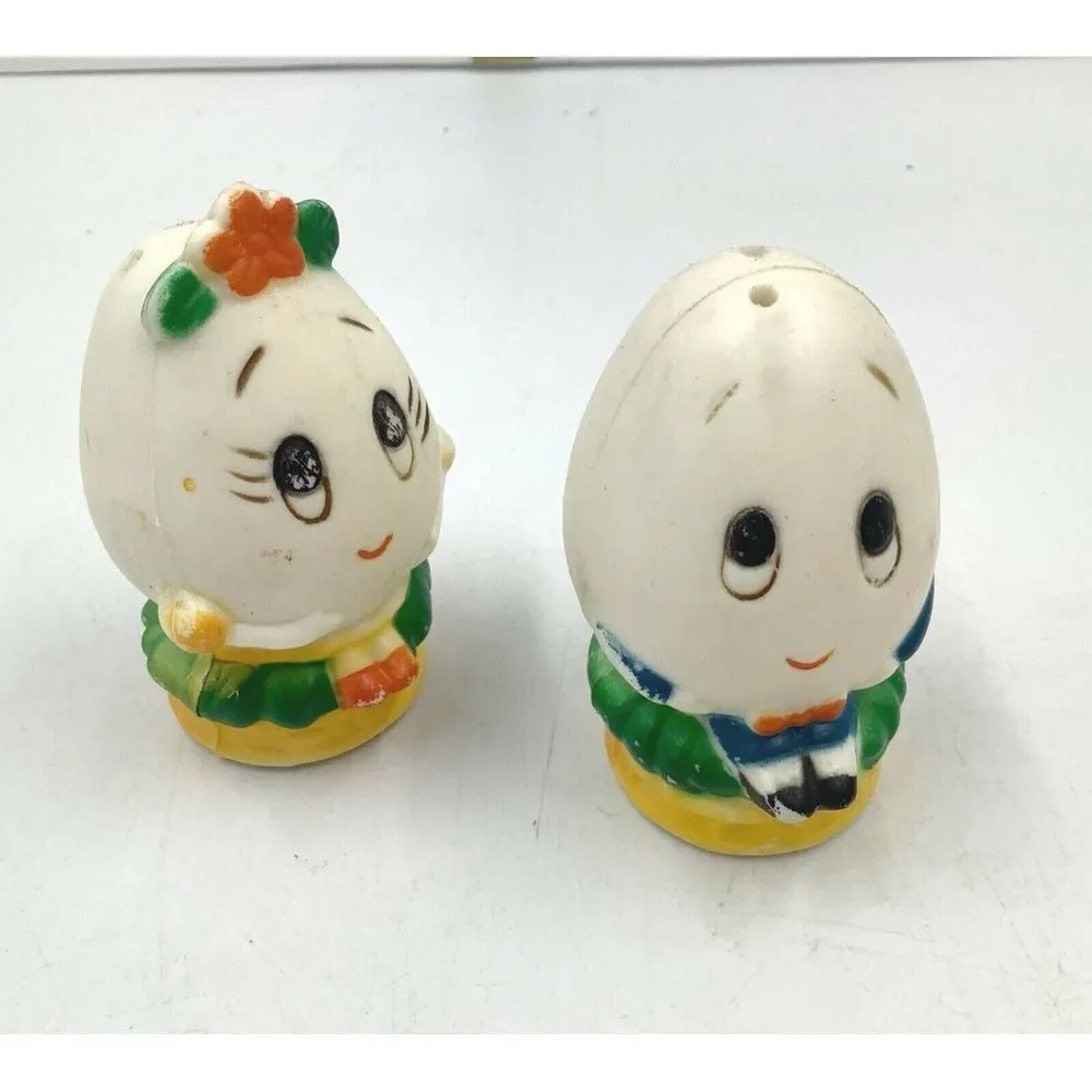 Vintage Anthropomorphic Egg ‎ Salt And Pepper Shakers Plastic Hong Kong gift